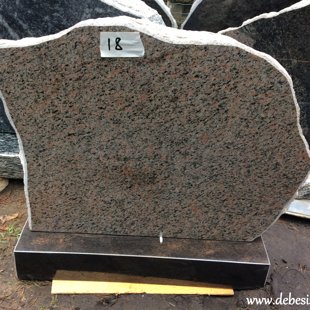 121. Laukakmens kapu pieminekļi