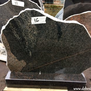 125. Laukakmens kapu pieminekļi