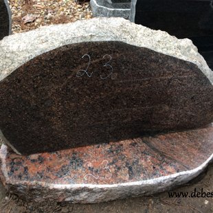 126. Laukakmens kapu pieminekļi