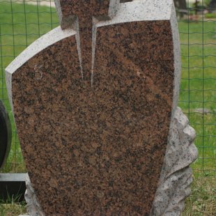 75. Kapu piemineklis ar krustu