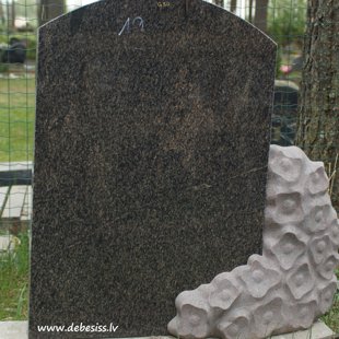 76. Kapu piemineklis 