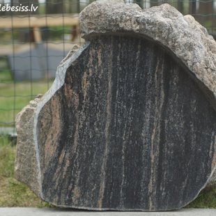 78. Latvijas laukakmens kapakmens