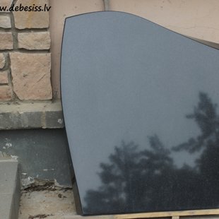 81. Kapu piemineklis pulēts no visām pusēm