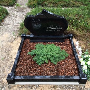 110. Kapakmens ar mājdzīvnieka gravējumu