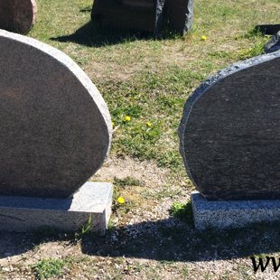 138. Laukakmens kapu pieminekļi