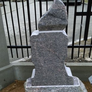 60. Kapu pieminekļi