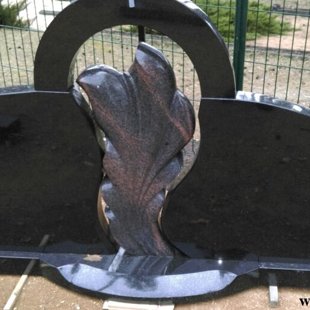 63. Granīta kapu pieminekļu kompozīcija (divvietīga)