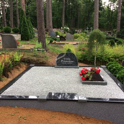 186 granīta piemineklis no laukakmens