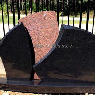 8. Divveidu granīta kapu pieminekļu kompozīcija