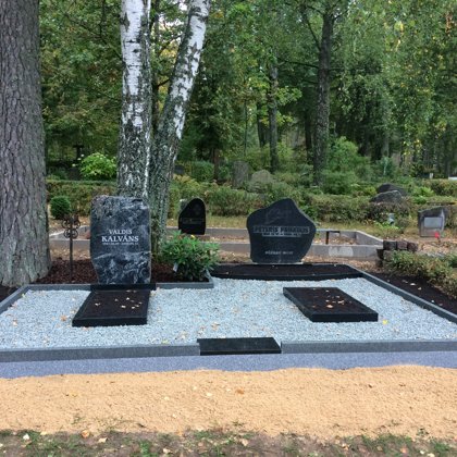 198 kapu piemineklis no laukakmens