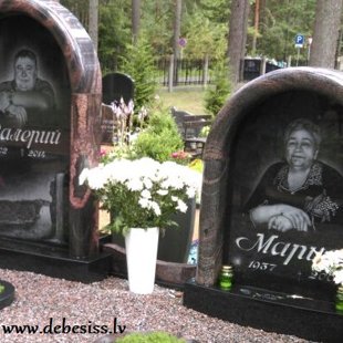 71. Granīta kapu pieminekļi