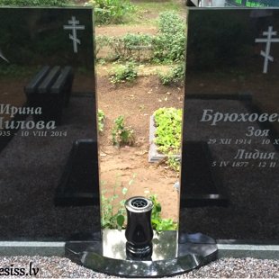 73. Granīta kapupieminekļi