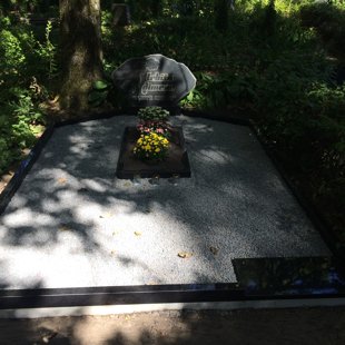 38. Pirmie Mežu kapi