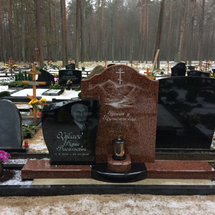 203 kapu piemineklis ar gravējumu