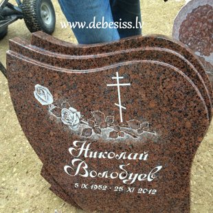 79. Granīta kapakmens ar gravējumu