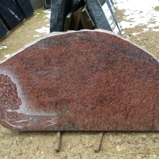 43. Piemineklis ar koka ainavas gravējumu