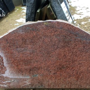 80. Granīta kapakmens