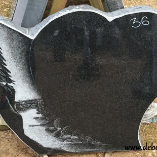 87. Kapakmens ar gravējumu: Ūdens