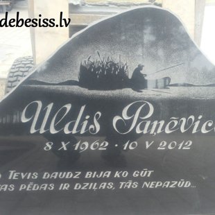 90. Kapakmens ar makšķernieka gravējumu