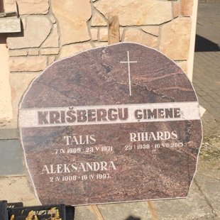 60. Ģimenes kapu piemineklis