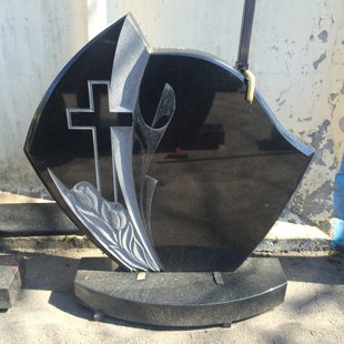 59. Kapu piemineklis ar krustu