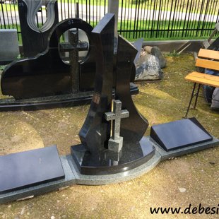 104. Kapu pieminekļi