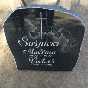 62. Piemineklis ar ozolzara gravējumu