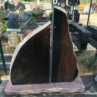 83. Piemineklis veidots no Latvijas laukakmeņiem