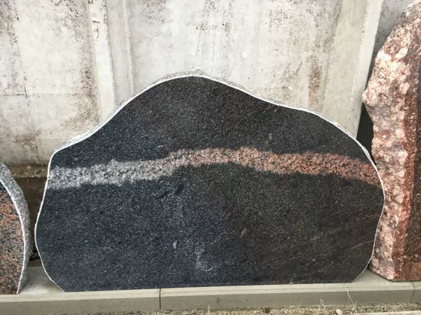 163. Laukakmens kapu pieminekļi