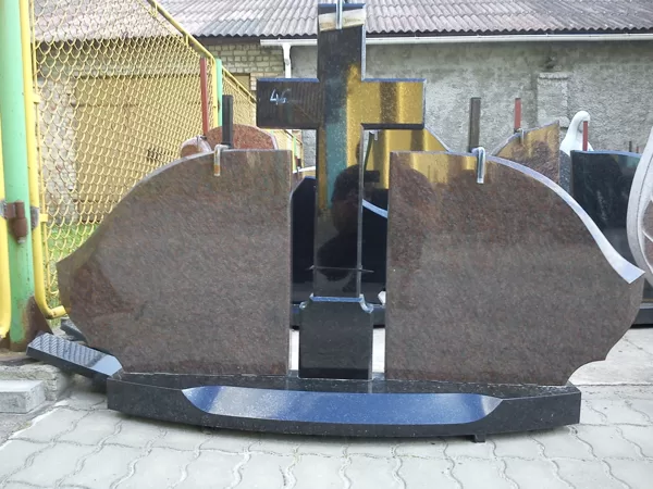 28. Kapu pieminekļi