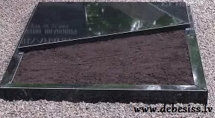 9. Daļēji slēgta kapu apmalīte