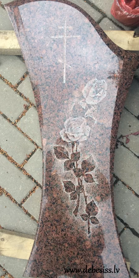 70. Iegravēta Roze