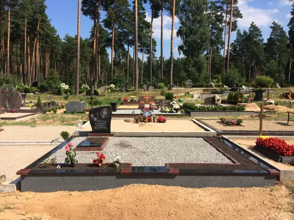180 granīta kapu piemineklis