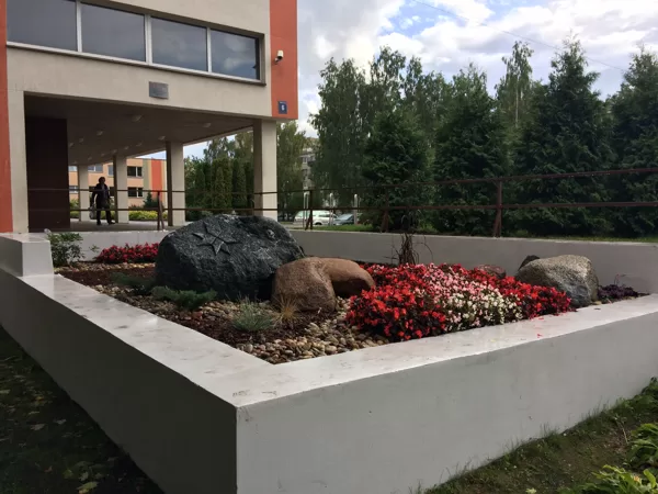 72 Rīgas vidusskolas teritorijas labiekārtošana