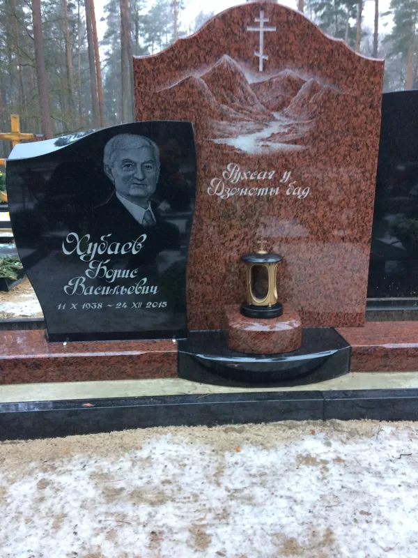 207 granīta kapu piemineklis