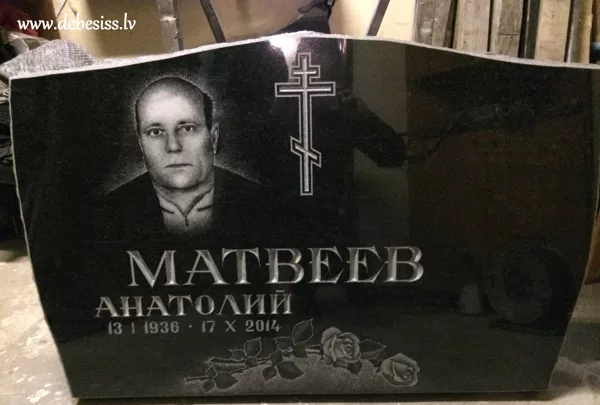 78. Kapakmens ar portretu 