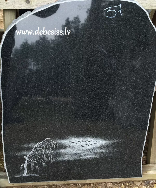89. Granīta kapakmens ar gravejumu