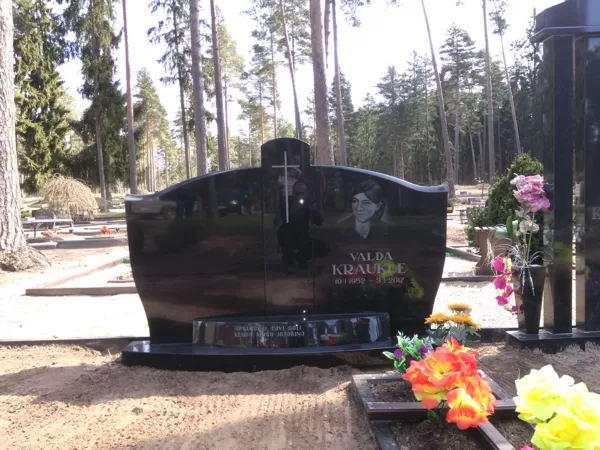 147. Kapu pieminekļi
