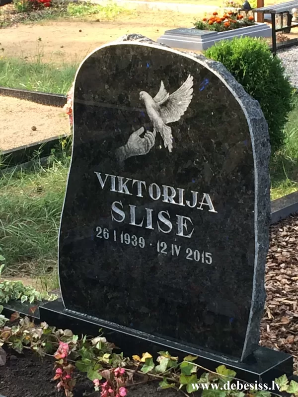 108. Granīta kapakmens ar gravējumu