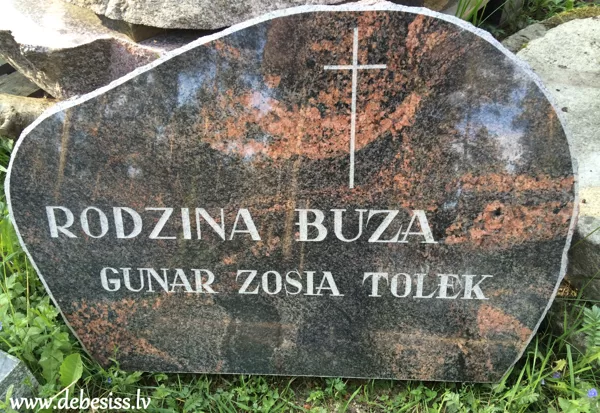 93. Granīta kapakmens ar gravējumu